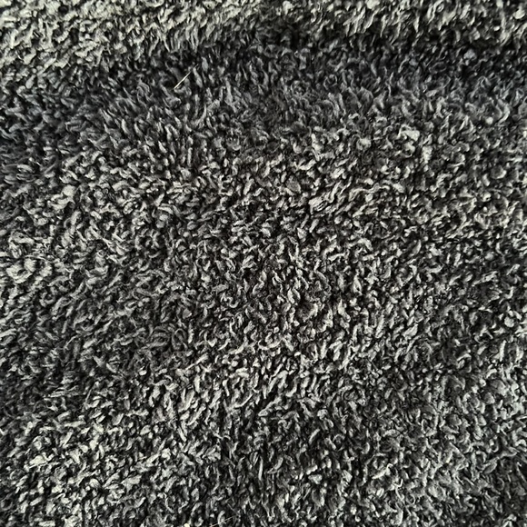 Uniqlo top - Picture 3 of 4